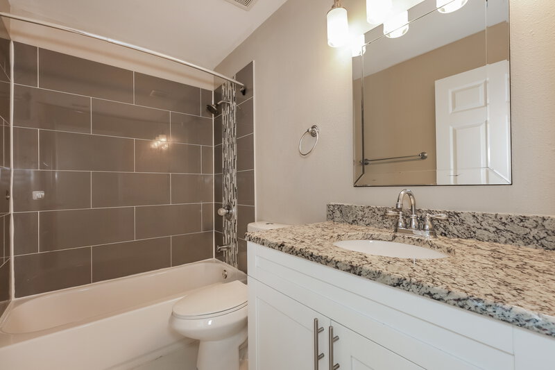 2,335/Mo, 807 Rocky Mountain Court Valrico, FL 33594 Bathroom View