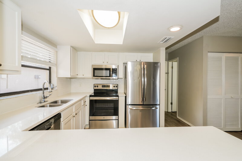 2,155/Mo, 6917 Bramblewood Dr Port Richey, FL 34668 Kitchen View
