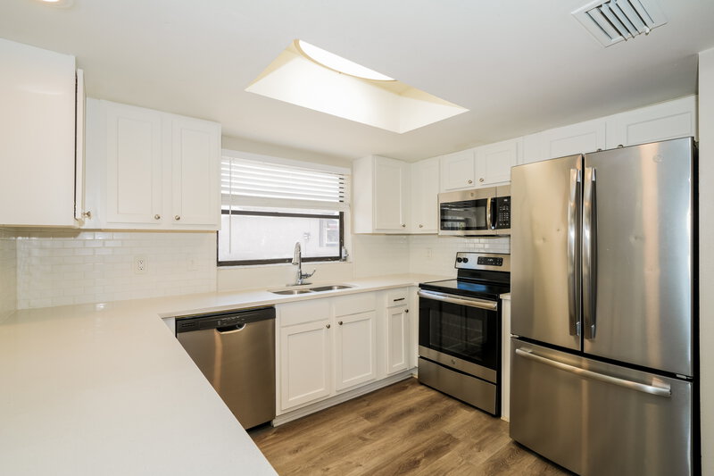 2,155/Mo, 6917 Bramblewood Dr Port Richey, FL 34668 Kitchen View 3