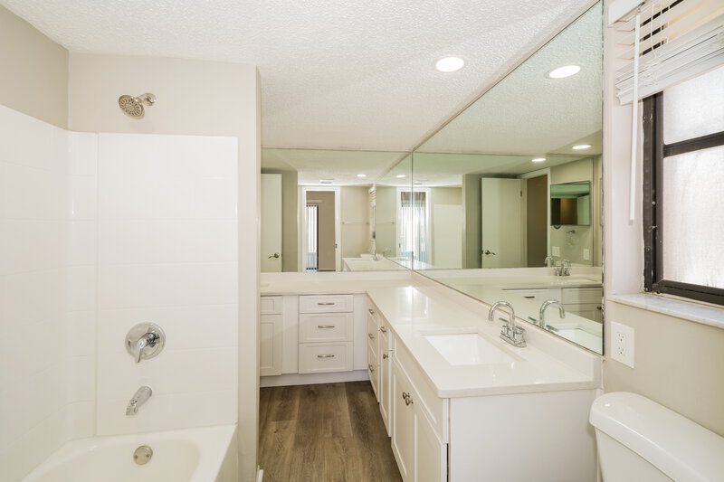 2,155/Mo, 6917 Bramblewood Dr Port Richey, FL 34668 Bathroom View