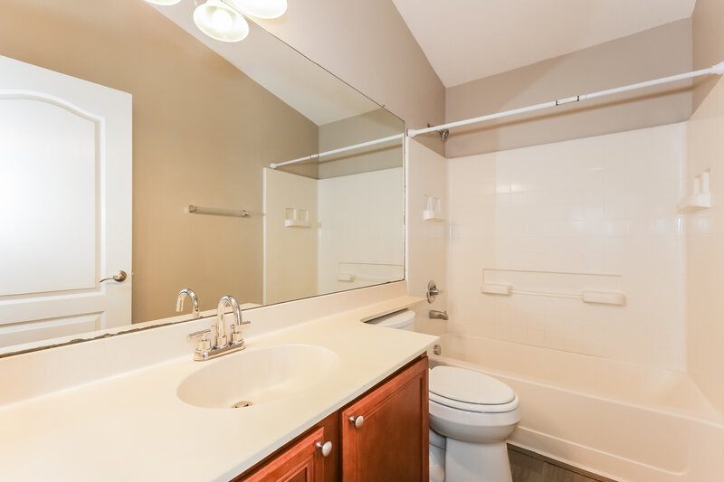 2,290/Mo, 18409 Kentisbury Ct Land O Lakes, FL 34638 Main Bathroom View