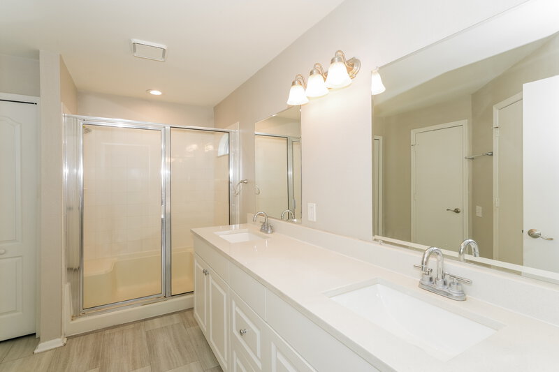 2,280/Mo, 26808 Haverhill Dr Lutz, FL 33559 Main Bathroom View