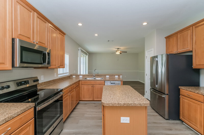 3,900/Mo, 5729 Sweet William Ter Land O Lakes, FL 34639 Kitchen View