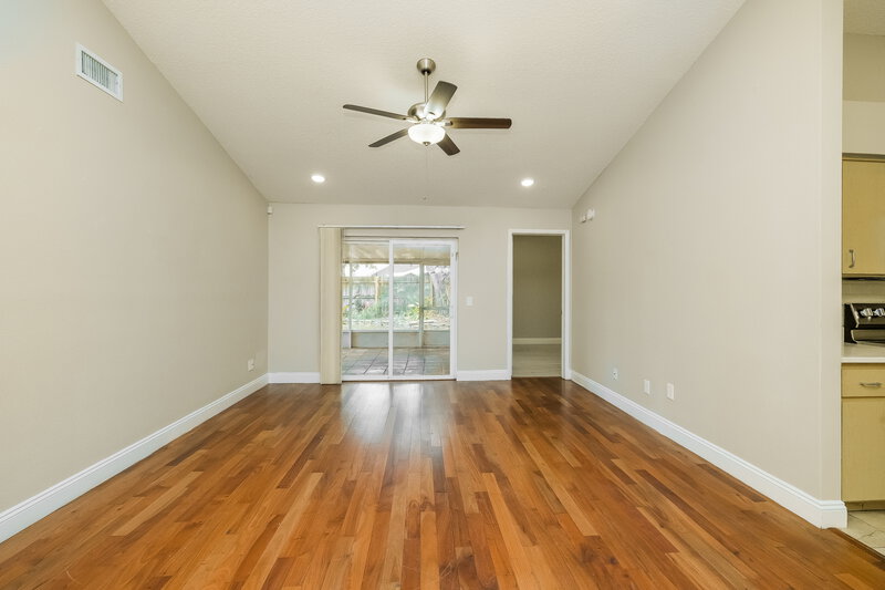 2,380/Mo, 2016 Lori Ann St Brandon, FL 33510 Living Room View