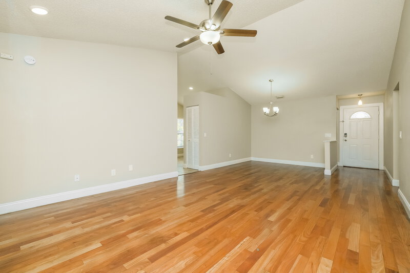 2,380/Mo, 2016 Lori Ann St Brandon, FL 33510 Living Room View 2