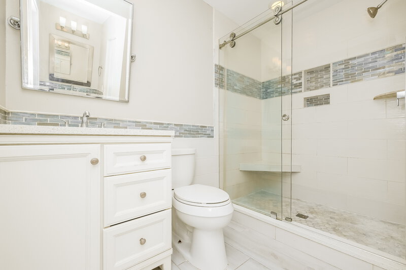 2,380/Mo, 2016 Lori Ann St Brandon, FL 33510 Main Bathroom View