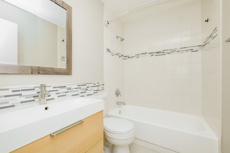 2,380/Mo, 2016 Lori Ann St Brandon, FL 33510 Bathroom View