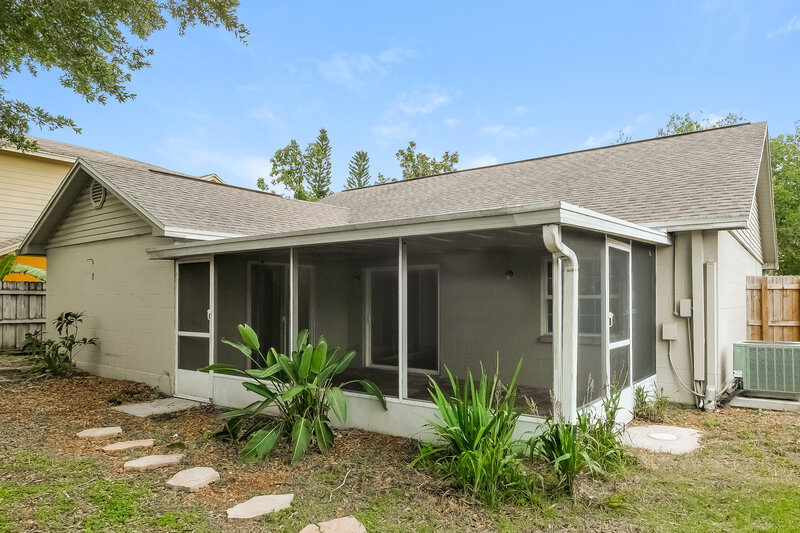 2,380/Mo, 2016 Lori Ann St Brandon, FL 33510 Rear View