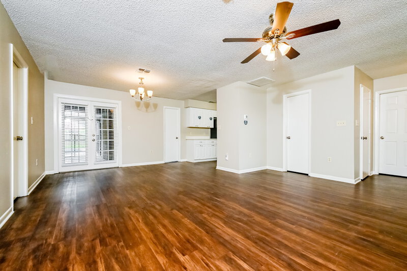 2,390/Mo, 2417 ROSLYN LN Lakeland, FL 33812 Living Room View 2