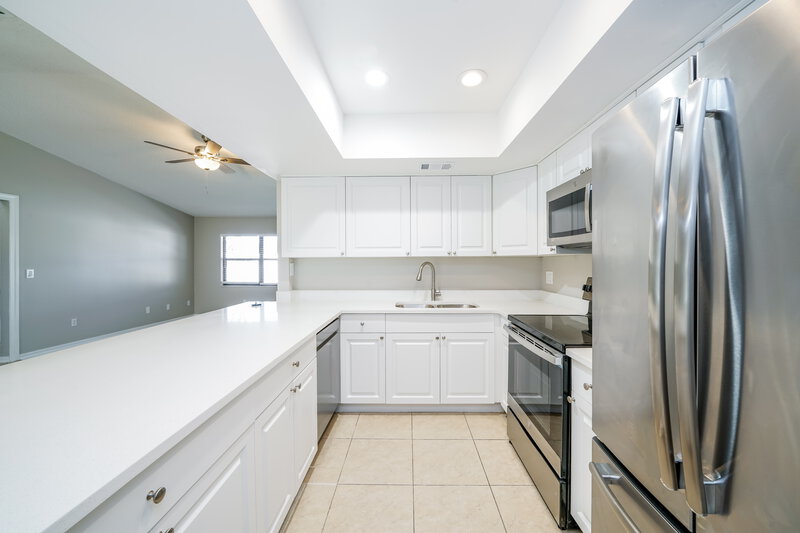 0/Mo, 224 Whisper Lake Rd Palm Harbor, FL 34683 Kitchen View