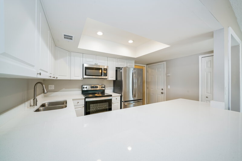 0/Mo, 224 Whisper Lake Rd Palm Harbor, FL 34683 Kitchen View 2
