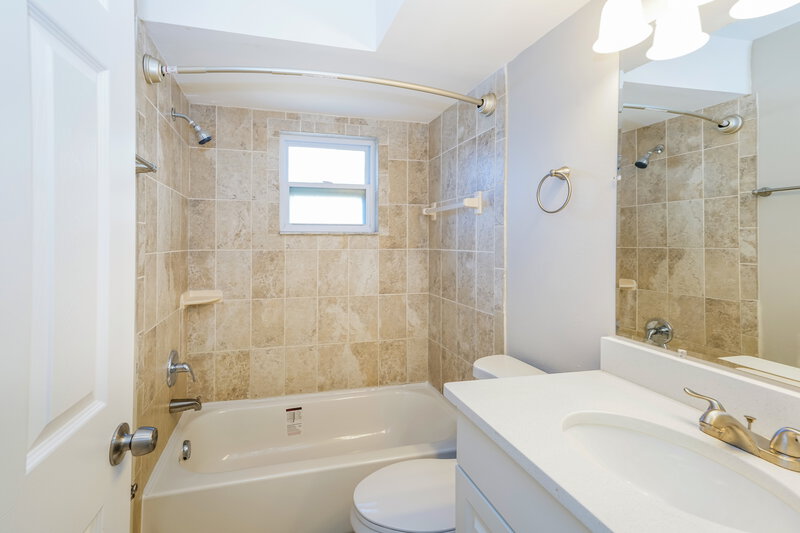 0/Mo, 224 Whisper Lake Rd Palm Harbor, FL 34683 Bathroom View