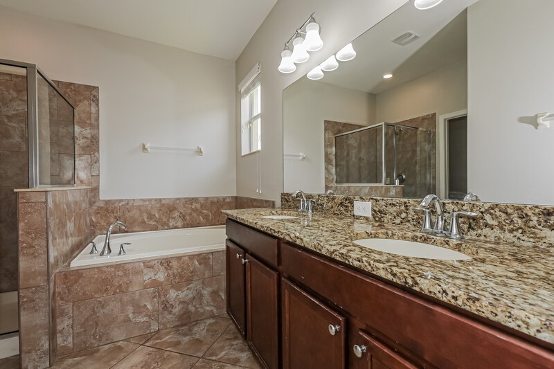 2,195/Mo, 2458 Dovesong Trace Dr Ruskin, FL 33570 Main Bathroom View