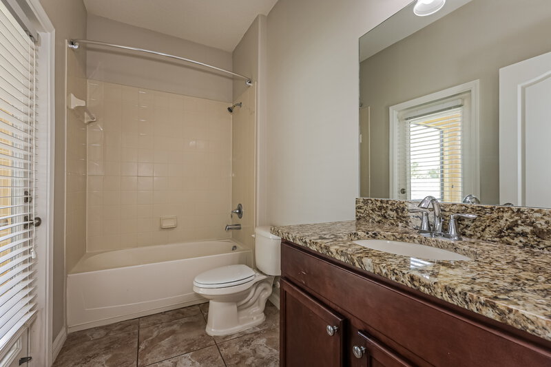 2,195/Mo, 2458 Dovesong Trace Dr Ruskin, FL 33570 Bathroom View