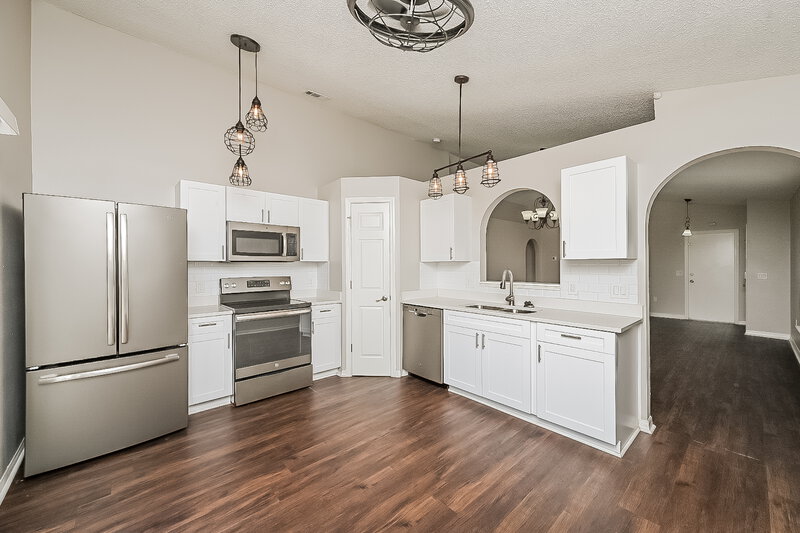 1,955/Mo, 30615 Double Dr Wesley Chapel, FL 33545 Kitchen View 2