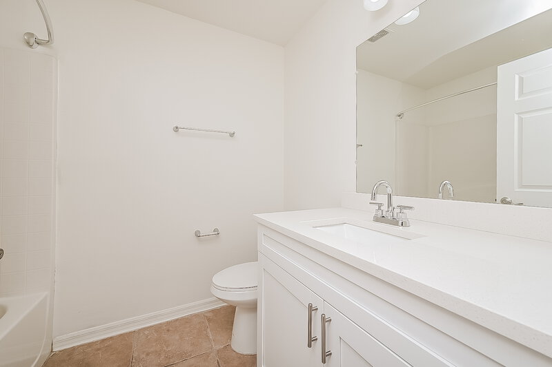 1,955/Mo, 30615 Double Dr Wesley Chapel, FL 33545 Main Bathroom View