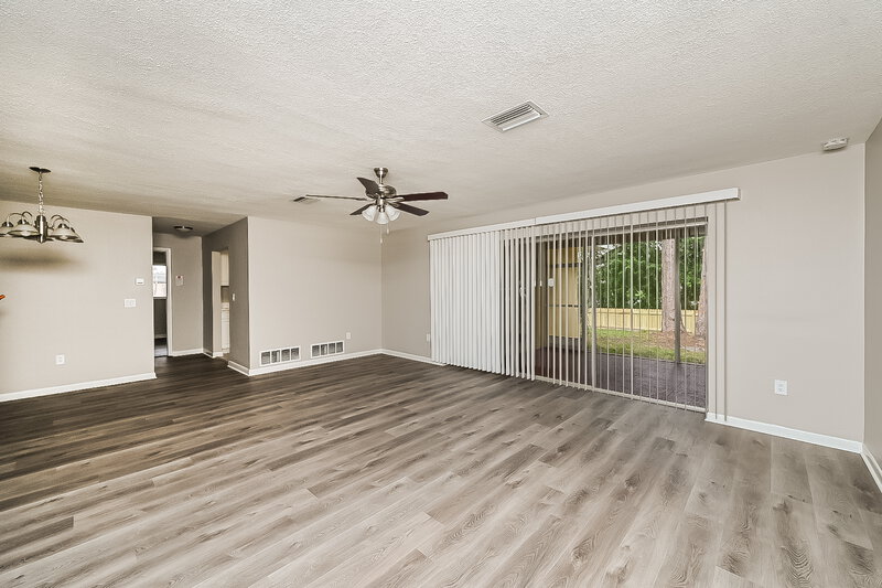 0/Mo, 6980 Dr Martin Luther King Jr St S St. Petersburg, FL 33705 Living Room View 2