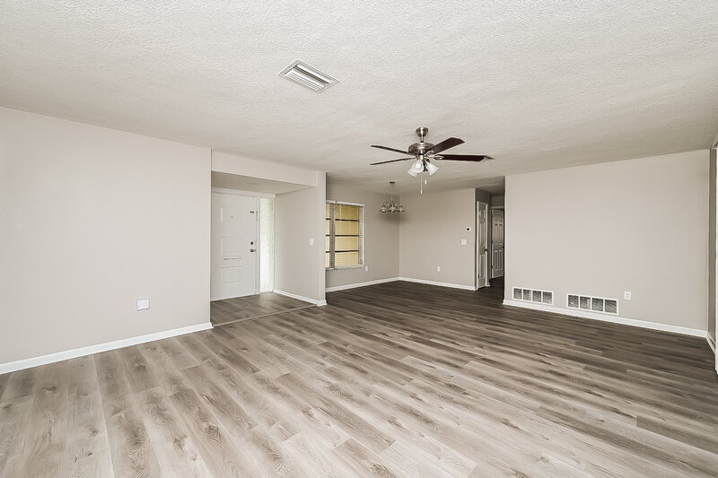 0/Mo, 6980 Dr Martin Luther King Jr St S St. Petersburg, FL 33705 Living Room View 3