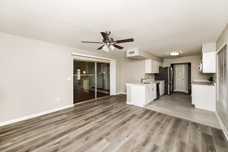 0/Mo, 6980 Dr Martin Luther King Jr St S St. Petersburg, FL 33705 Living Room View 4