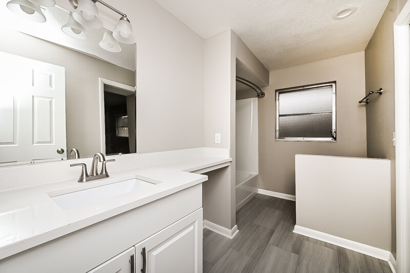 0/Mo, 6980 Dr Martin Luther King Jr St S St. Petersburg, FL 33705 Bathroom View