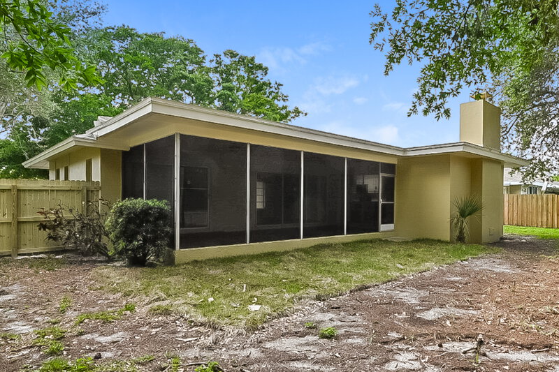 0/Mo, 6980 Dr Martin Luther King Jr St S St. Petersburg, FL 33705 Rear View