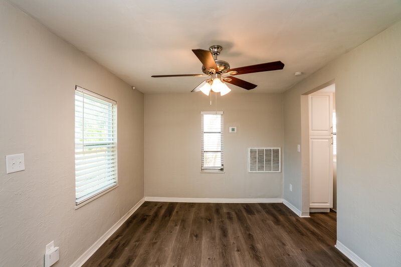 0/Mo, 4139 26Th St N Saint Petersburg, FL 33714 Living Room View