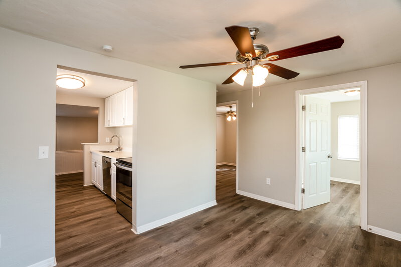 0/Mo, 4139 26Th St N Saint Petersburg, FL 33714 Living Room View 2