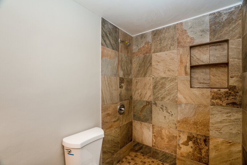 0/Mo, 4139 26Th St N Saint Petersburg, FL 33714 Bathroom View