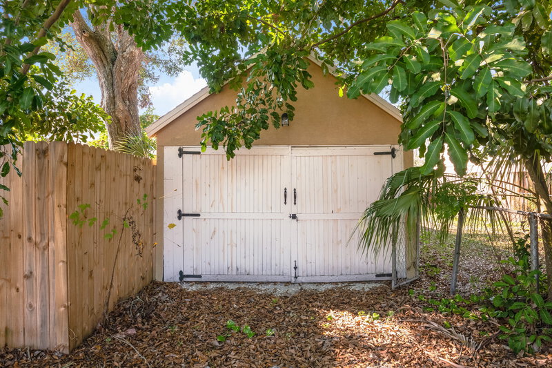 0/Mo, 4139 26Th St N Saint Petersburg, FL 33714 Garage View