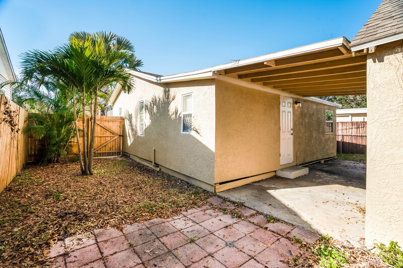 0/Mo, 4139 26Th St N Saint Petersburg, FL 33714 Rear View