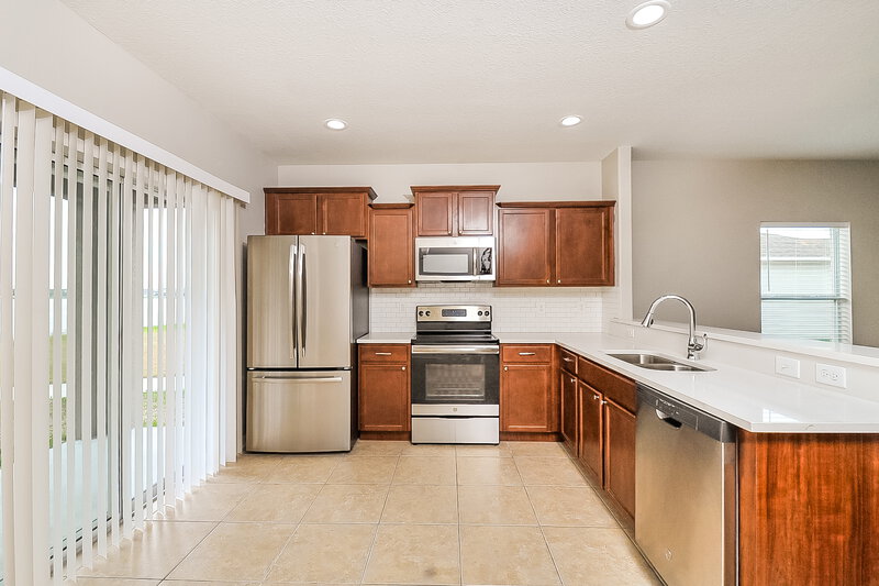 2,605/Mo, 1419 Tahoe Springs Ct Ruskin, FL 33570 Kitchen View