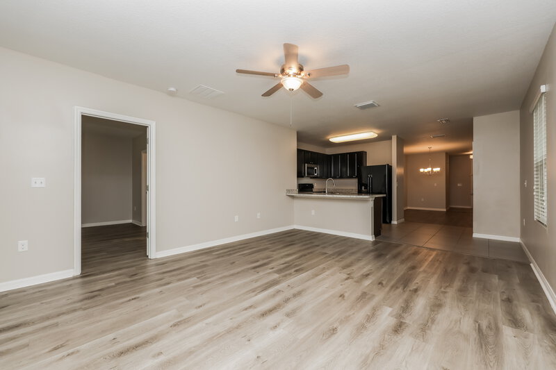 1,860/Mo, 10125 Geese Trail Circle Sun City Center, FL 33573 Living Room View 2