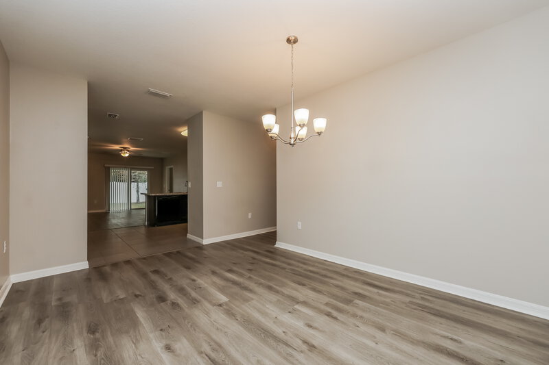 1,860/Mo, 10125 Geese Trail Circle Sun City Center, FL 33573 Dining Room View 2