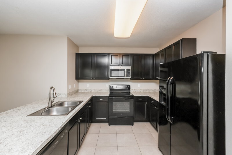 1,860/Mo, 10125 Geese Trail Circle Sun City Center, FL 33573 Kitchen View