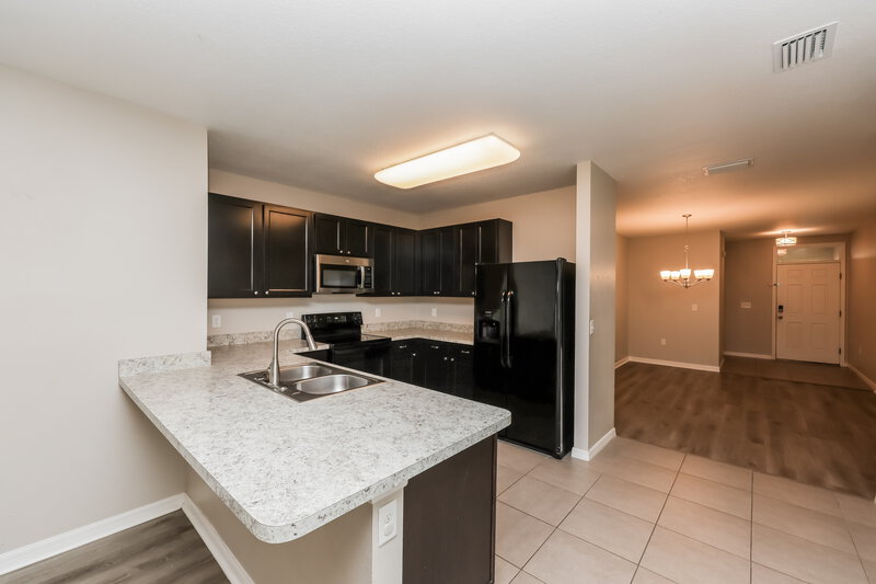 1,860/Mo, 10125 Geese Trail Circle Sun City Center, FL 33573 Kitchen View 2