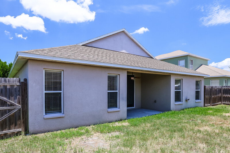 2,495/Mo, 8217 Water Tower Dr Tampa, FL 33619 Rear View