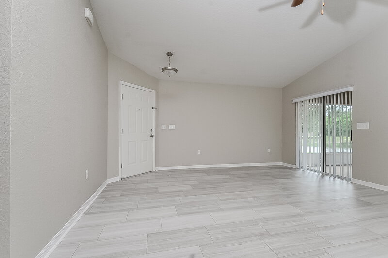2,130/Mo, 6111 Evansbrook Dr Zephyrhills, FL 33541 Living Room View 2