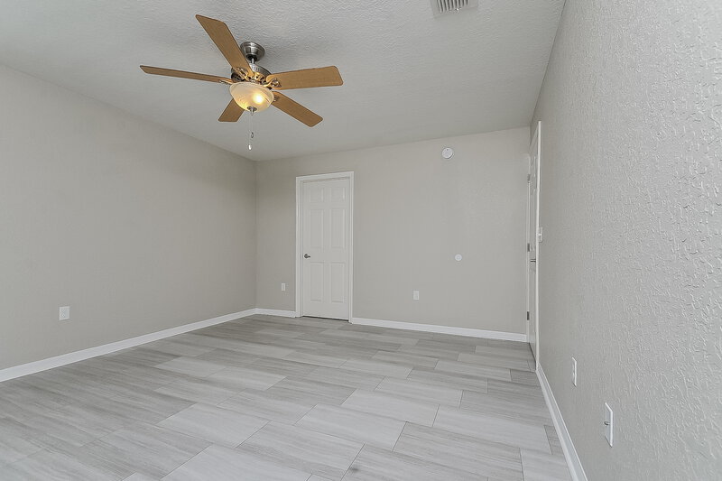 2,130/Mo, 6111 Evansbrook Dr Zephyrhills, FL 33541 Master Bedroom View