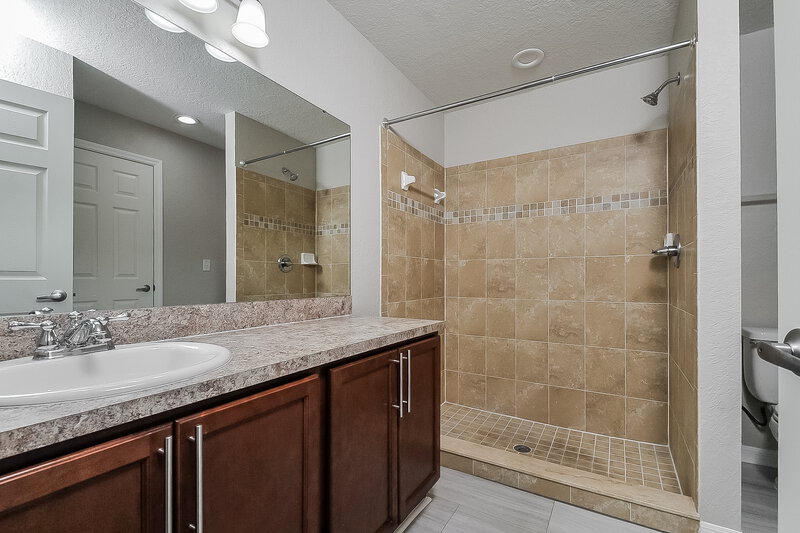 2,130/Mo, 6111 Evansbrook Dr Zephyrhills, FL 33541 Master Bathroom View