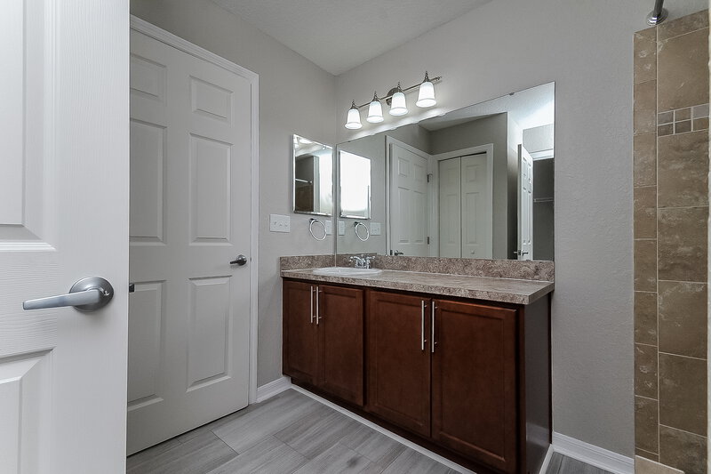 2,130/Mo, 6111 Evansbrook Dr Zephyrhills, FL 33541 Master Bathroom View 2
