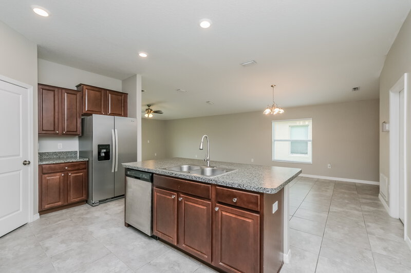 2,355/Mo, 1616 Climbing Dayflower Dr Ruskin, FL 33570 Kitchen View