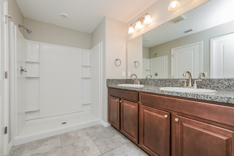 2,355/Mo, 1616 Climbing Dayflower Dr Ruskin, FL 33570 Main Bathroom View