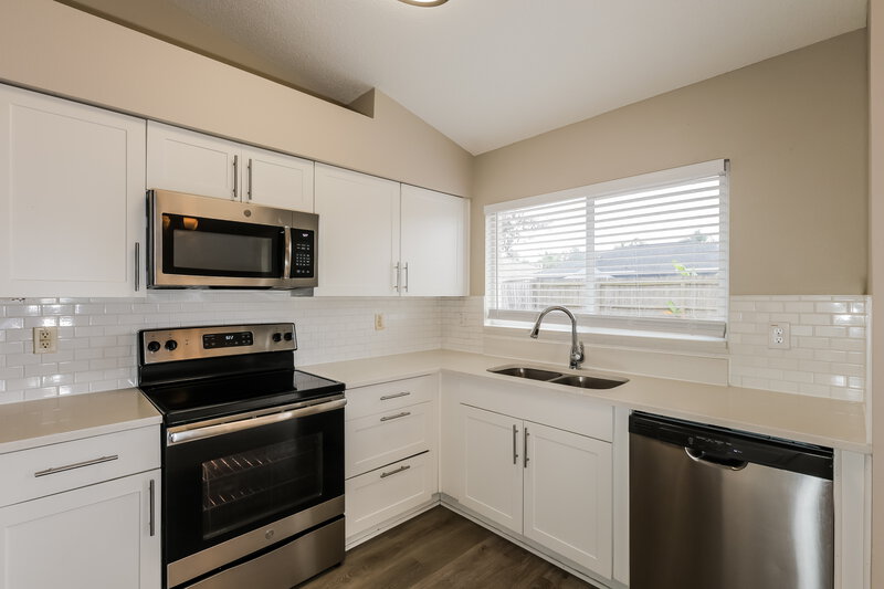 1,975/Mo, 1515 Birchstone Ave Brandon, FL 33511 Kitchen View