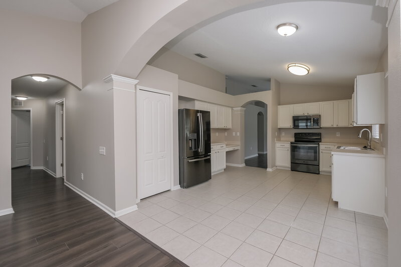 2,535/Mo, 1941 Samantha Ln Valrico, FL 33594 Kitchen View