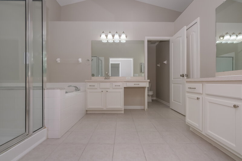 2,535/Mo, 1941 Samantha Ln Valrico, FL 33594 Main Bathroom View