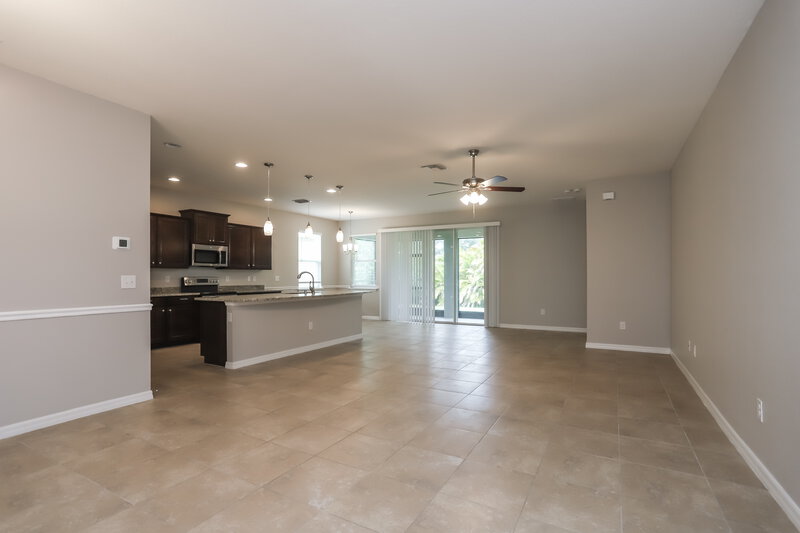 2,110/Mo, 11421 Warren Oaks Pl Riverview, FL 33578 Living Room View