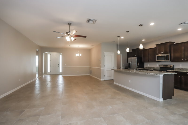 2,110/Mo, 11421 Warren Oaks Pl Riverview, FL 33578 Living Room View 2