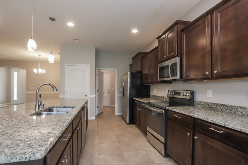 2,110/Mo, 11421 Warren Oaks Pl Riverview, FL 33578 Kitchen View 2