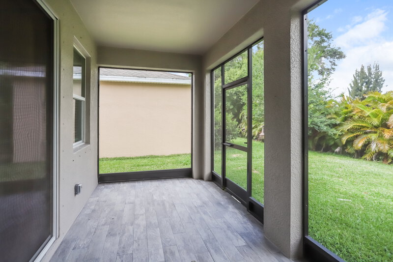 2,110/Mo, 11421 Warren Oaks Pl Riverview, FL 33578 Sun Room View