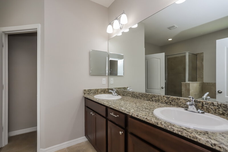2,110/Mo, 11421 Warren Oaks Pl Riverview, FL 33578 Main Bathroom View